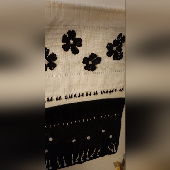 Unique Fancy Guest Hand Towel - Picture 6 of 12